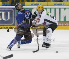 DEL - ERC Ingolstadt - Frankfurt Lions - Glen Goodall wird schwer gecheckt - Foto: Michalik