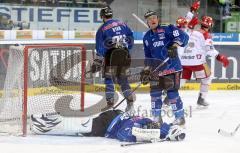 DEL - ERC Ingolstadt - Hannover - 1:4 - Goalie Dimitri Pätzold bleibt nach dem 4:1 am Boden liegen zum 4. Mal überwunden.