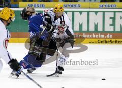 DEL - ERC Ingolstadt - Frankfurt Lions - Glen Goodall wird schwer gecheckt - Foto: Michalik