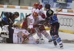 DEL - ERC Ingolstadt - Hannover Scorpions - Tumult vor dem Hannovertor. rechts Christoph Gawlik und links Patrick Buzas