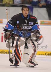 DEL - ERC Ingolstadt - Hannover Scorpions 7:2 - Ian Gordon feiert mit den Fans Jubel