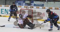 DEL - ERC Ingolstadt - Hannover Scorpions 7:2 - rechts Rick Girard gefährlich vor dem Tor. links wartet Joe Motzko