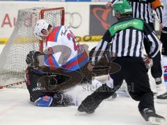 DEL - ERC Ingolstadt - Nürnberg Ice-Tigers 3:4 - am Boden Michael Waginger