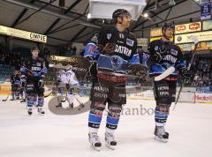 DEL - ERC Ingolstadt - EHC München 2:3 - Die Panther fahren geschlagen vom Eis, vorne Stephan Retzer und Colin Forbes