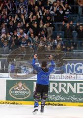 DEL - ERC Ingolstadt - Adler Mannheim - Peter Schaefer fährt zu den Fans zum ersten Mal - Jubel