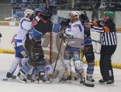 DEL - ERC Ingolstadt - EHC München 2:3 - Rangelei zwischen Tyler Bouck und Stephane Julien