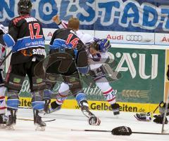 DEL - ERC Ingolstadt - Adler Mannheim - Tim Hambly im Faustkampf