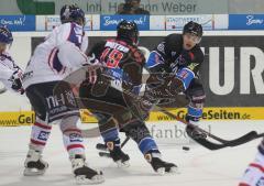 DEL - ERC Ingolstadt - Adler Mannheim - Im Kampf Patrick Buzas