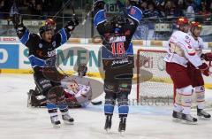 DEL - ERC Ingolstadt - Hannover - rechts Michael Waginger jubelt zum 1:0 - links Vorlage Petr Fical in seinem 500. DEL Spiel