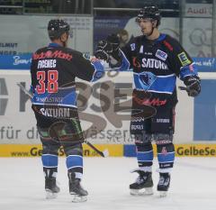 DEL - ERC Ingolstadt - Hannover Scorpions 7:2 - Tor Jubel Jakub Ficenec gratuliert Bruno St. Jacques