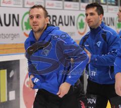 DEL - ERC Ingolstadt - Hamburg Freezers 1:0 - Felix Schütz nach dem Spiel Ehrenrunde