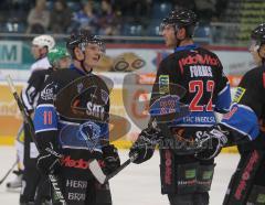 DEL - ERC Ingolstadt - EHC München 2:3 - beraten sich Christoph Gawlik und Colin Forbes