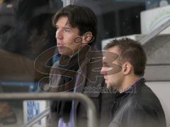 DEL - ERC Ingolstadt - EHC München 2:3 - Bundestrainer Uwe Krupp im Gespräch mit Felix Schütz (verletzt)