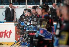 DEL - ERC Ingolstadt - Wolfsburg - Vor dem Spiel - Trainer Rich Chernomaz und Rick Nasheim im Hintergrund