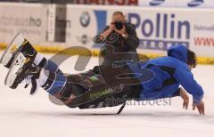 DEL - ERC Ingolstadt - Hannover Scorpions 7:2 - Bruno St. Jacques tanzt für die Fans Breakdance