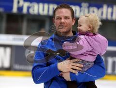 DEL - ERC Ingolstadt - Adler Mannheim - Wyatt Smith mit Tochter