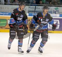 DEL - ERC Ingolstadt - Iserlohn Roosters - Colin Forbes erzietlt das 2:1 und streckt die Zunge zur Erleicherung raus