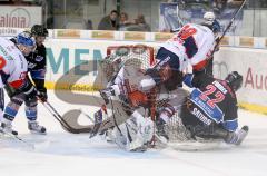 DEL - ERC Ingolstadt - Eisbären Berlin Playoff - Colin Forbes rechts stürmt zum Tor