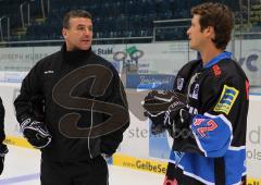 DEL - ERC Ingolstadt - Erstes Training - Trainer Greg Thomson mit Colin Forbes