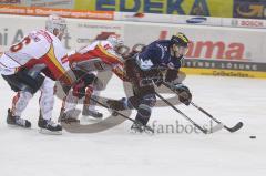 DEL - ERC Ingolstadt - DEG Düsseldorf - Luciano Aquino stürmt zum Tor und wird gefoult, dafür gab es Penalty 2:0 durch Luciano Aquino