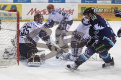 DEL - ERC Ingolstadt - Iserlohn Roosters - Derek Hahn verfehlt den Puck am Tor