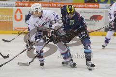 DEL - ERC Ingolstadt - Adler Mannheim - Tyler Bouck rechts im Zweikampf