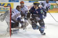 DEL - ERC Ingolstadt - Iserlohn Roosters - Christoph Gawlik gefährlich nah am Tor