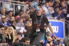 DEL - ERC Ingolstadt - Hamburg Freezers - Fans Jubel Megaphon