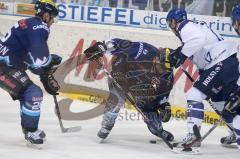 DEL - ERC Ingolstadt - Hamburg Freezers - Rick Girard in Bedrängnis