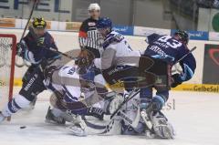 DEL - ERC Ingolstadt - Hamburg Freezers - Tor durch Rick Girard im Gewühl. rechts Derek Hahn