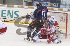 DEL - ERC Ingolstadt - Augsburg Panther - Jeremy Reich im Kampf vor dem Tor