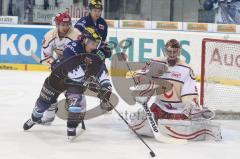 DEL - ERC Ingolstadt - Hannover Scorpions - Rick Girard gefährlich vor Goalie Dimitri Pätzold