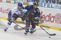 DEL - ERC Ingolstadt - Hamburg Freezers - Luciano Aquino am Tor Zweikampf