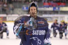 DEL - ERC Ingolstadt - Hamburg Freezers - Markus Janka vor den Fans mit dem Megaphon