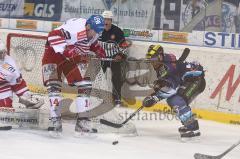 DEL - ERC Ingolstadt - Augsburg Panther - Rick Girard knapp am Tor Nr. 14 kickt den Puck weg