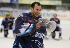 ERC Ingolstadt - Iserlohn Roosters  - Markus Janka mit Megaphon Humba Sieg