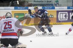 DEL - ERC Ingolstadt - Nürnberg Ice Tigers - Jakub Ficenec zieht ab, Torwart hält