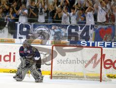 DEL - ERC Ingolstadt - Augsburger Panther 4:3 - Markus Janka hinter ihm die Fans