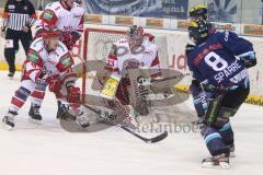 DEL - ERC Ingolstadt - Kölner Haie - Kris Sparre trifft den Goalie Aus den Birken am Helm