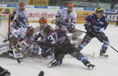 DEL - ERC Ingolstadt - Isrlohn Roosters - Mitte Rick Girard und rechts Christoph Gawlik