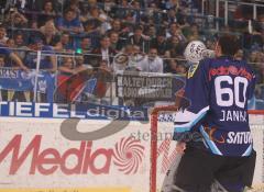 DEL - ERC Ingolstadt - Hannover Scorpions - 3:0 - Markus Janka mit Megaphon HUMBA