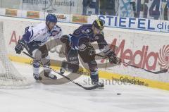 DEL - ERC Ingolstadt - Hamburg Freezers - Luciano Aquino am Tor Zweikampf