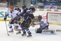 DEL - ERC Ingolstadt - Iserlohn Roosters - Der Puck ist drin zum 2:2 - Tor und mitte Rick Girard dreht sich nach ihm um