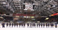 DEL - ERC Ingolstadt - Krefeld Pinguine - Die Ganz Mannschaft wird von den Fans gefeiert