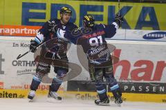 DEL - ERC Ingolstadt - Adler Mannheim - Thomas Greilinger trifft zum Sieg 4:2 ins leere Tor nach Alleingang - Luciano Aquino jubelt