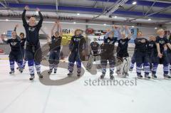 Jugend - ERC Ingolstadt - ERV Schweinfurt - Aufstieg Bayernliga - Jubel zu den Fans