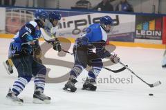 Jugend - ERC Ingolstadt - ERV Schweinfurt - Aufstieg Bayernliga - Kevin Maraun im Vorwärtsgang, dahinter Christian Hager (Beide ERC)