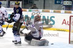 DEL - ERC Ingolstadt - Adler Mannheim - Playoff - 1.Halbfinale - Luciano Aquino verpasst den Puck am Tor