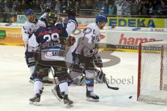 DEL - ERC Ingolstadt - Adler Mannheim - Playoff - 3.Halbfinale-Thomas Greilinger fäscht den Puck ab