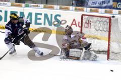 DEL - ERC Ingolstadt - DEG Metro Stars Düsseldorf - Playoff - Petr Fical knapp vorbei am Tor